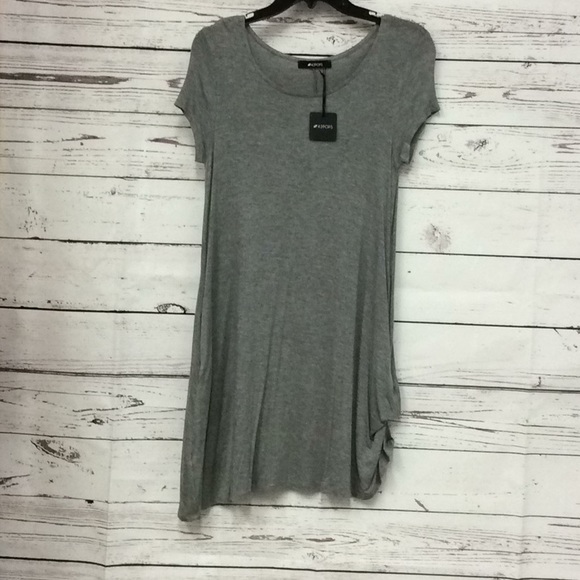 42 Pops Dresses & Skirts - 42 Pops light gray short sleeve knit trapeze dress
